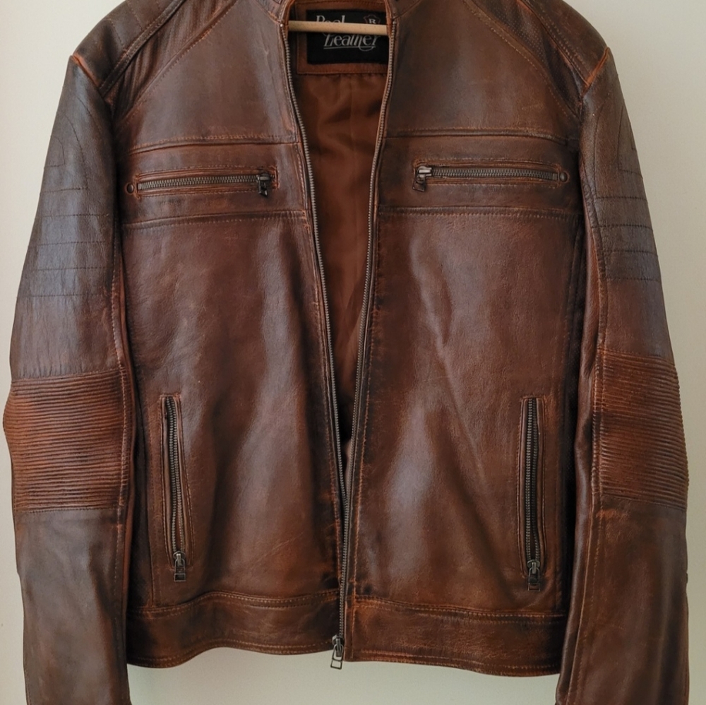 Cafe style brown leather jacket. Size Large